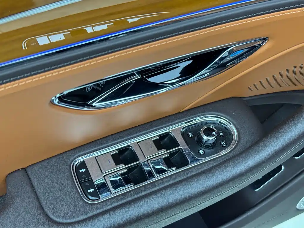 Bentley Flying Spur — миниатюра 20