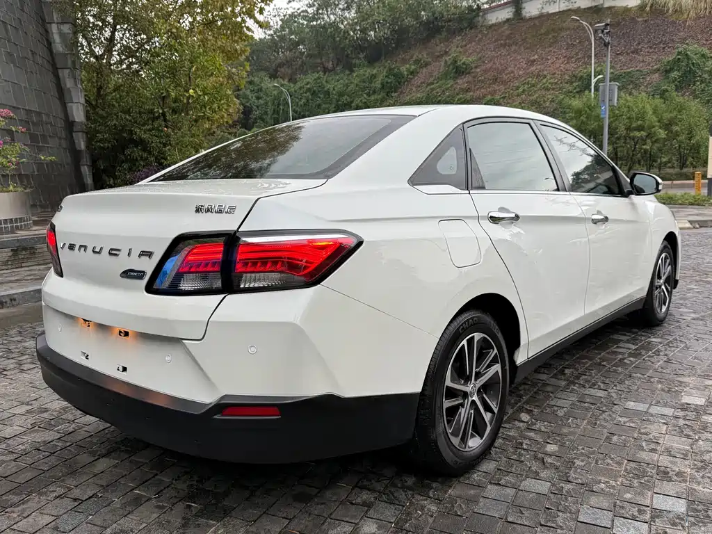 Venucia D60 — миниатюра 5