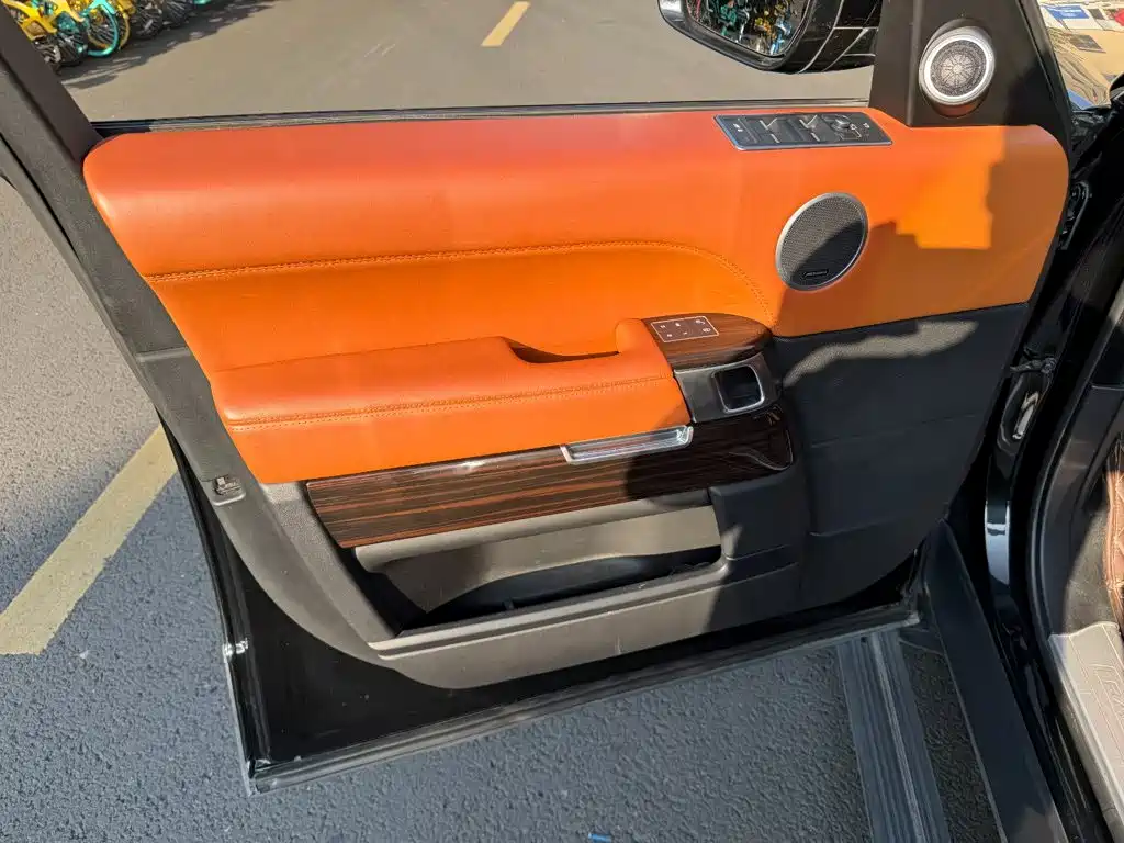 Land Rover Range Rover — миниатюра 6