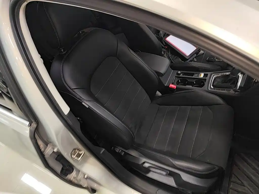 Volkswagen Golf — миниатюра 25