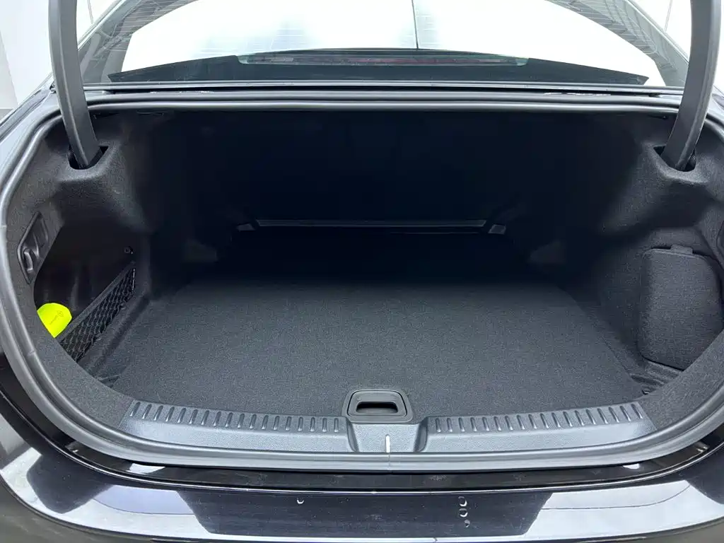 Mercedes-Benz E-Class — миниатюра 10