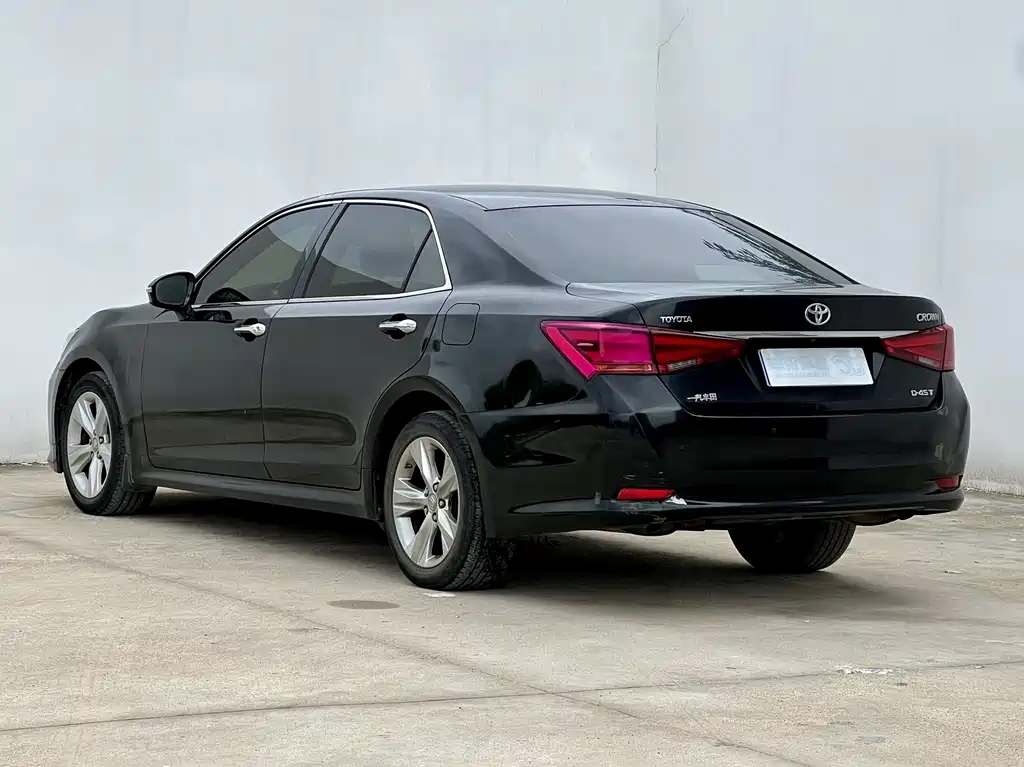 Toyota Crown — миниатюра 8