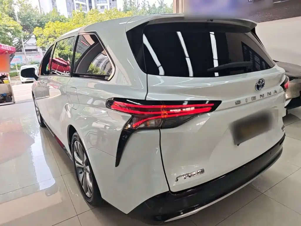Toyota Sienna — миниатюра 5