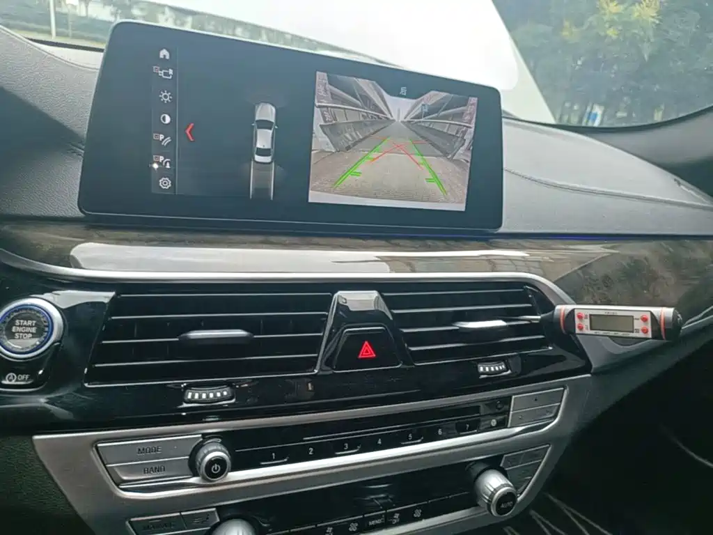 BMW 5 Series — миниатюра 13