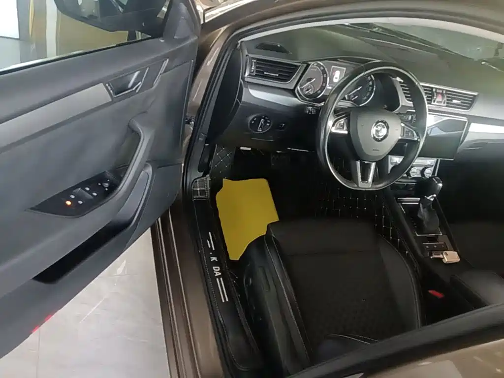 Skoda Superb — миниатюра 16