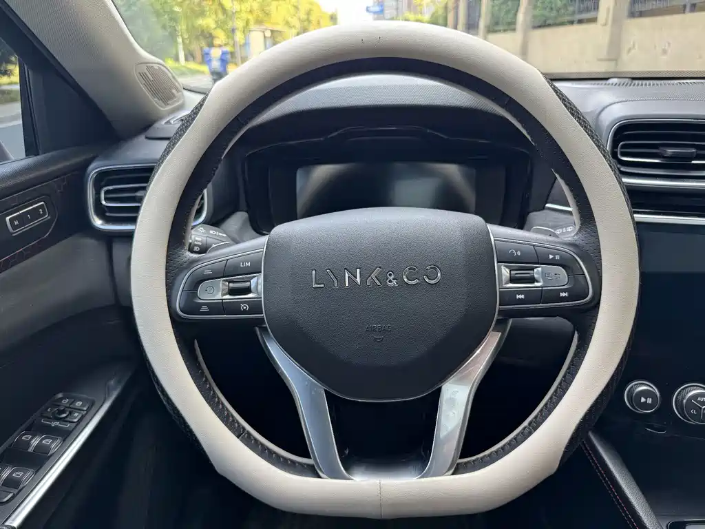 Lynk & Co 02 — миниатюра 10