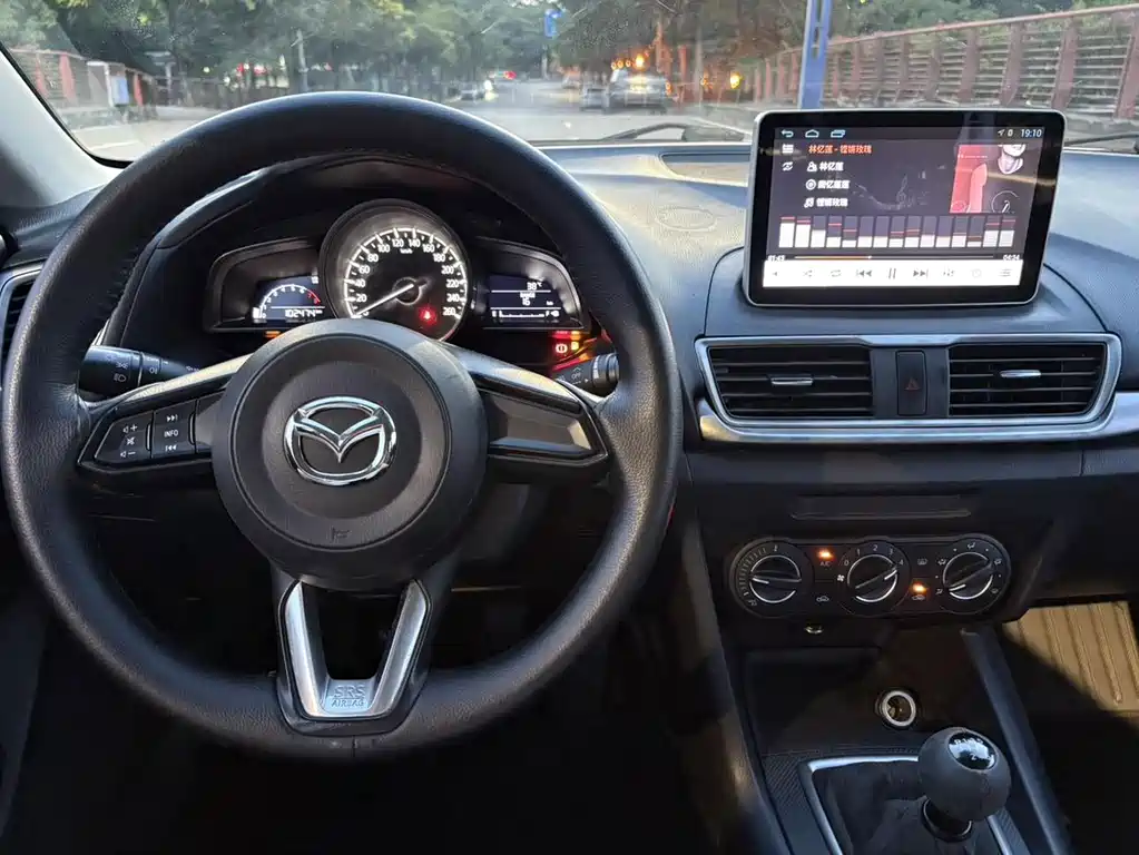 Mazda 3 Axela — миниатюра 13