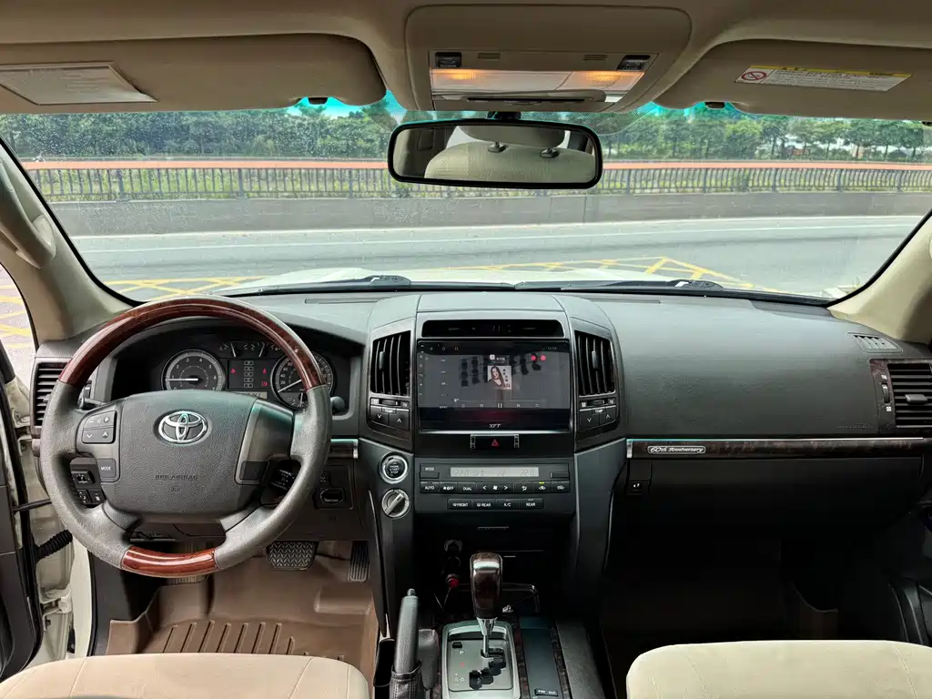 Toyota Land Cruiser — миниатюра 8