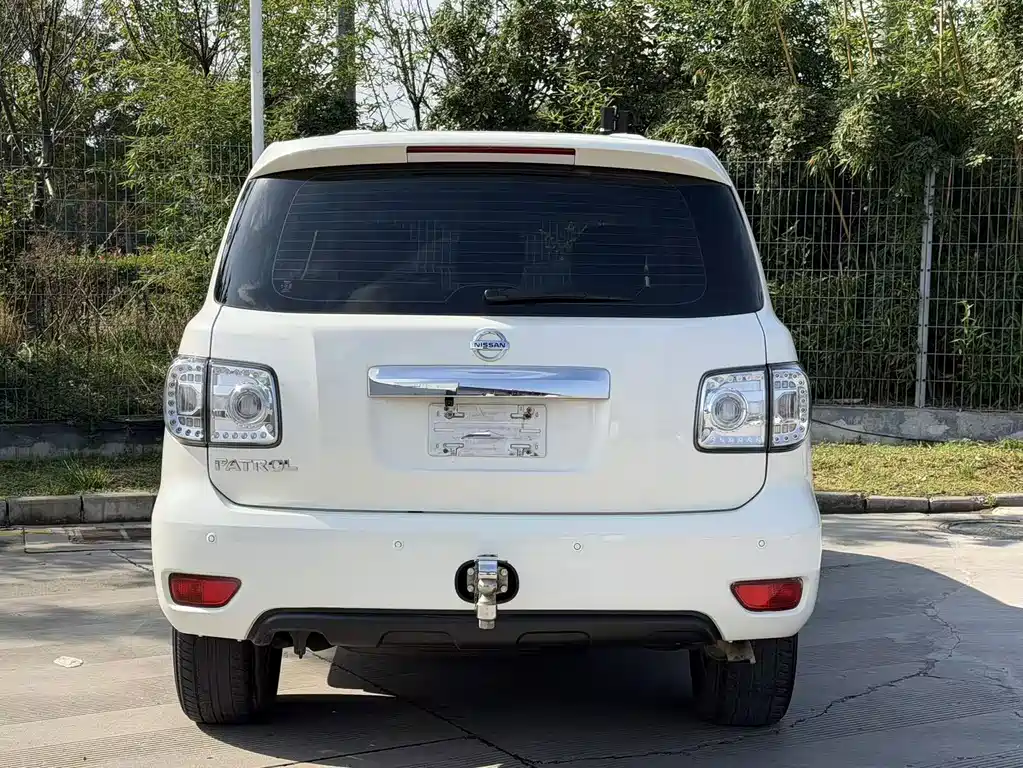 Nissan Patrol — миниатюра 12