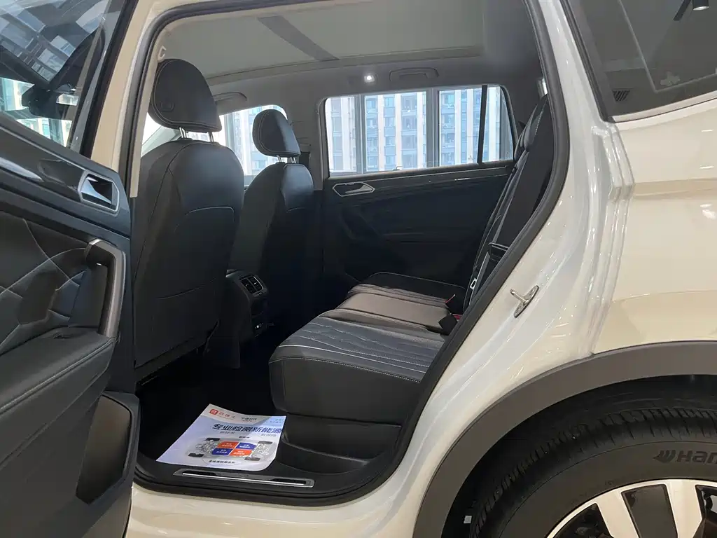 Volkswagen Tiguan L — миниатюра 17