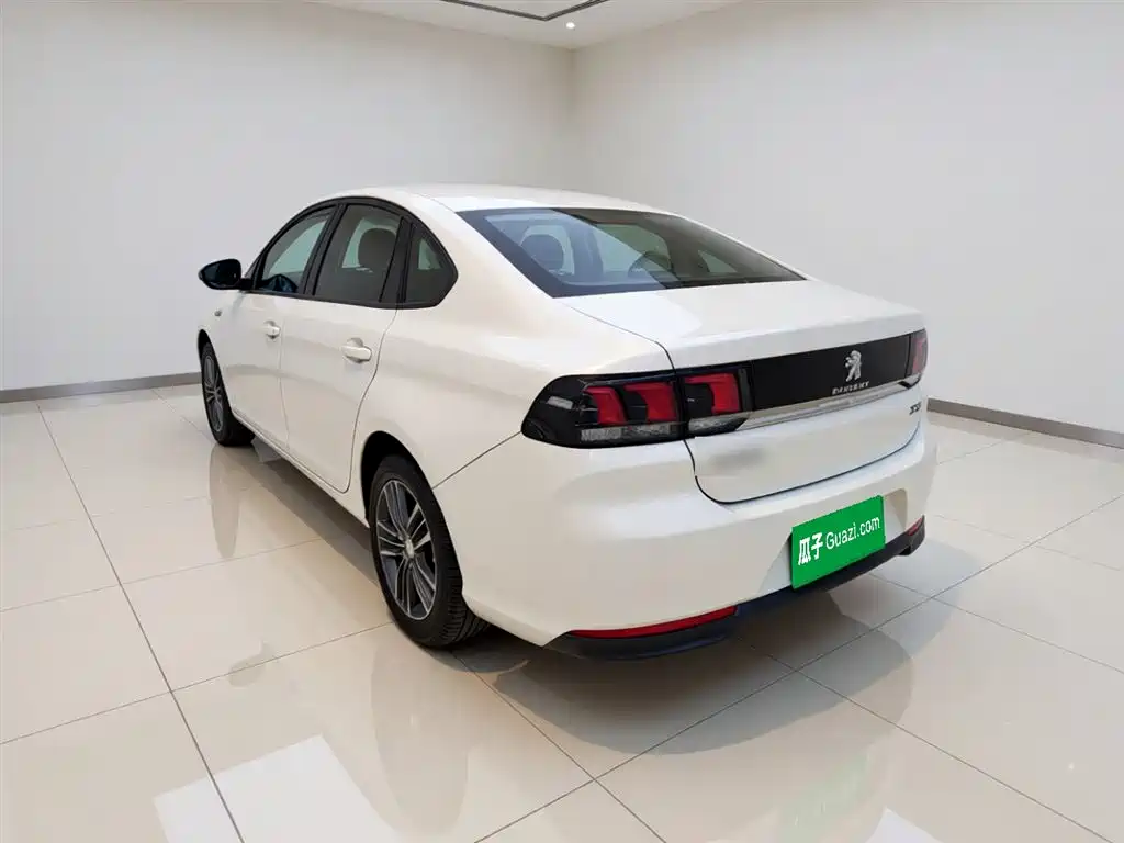 Peugeot 308 2016 1.6L MT Fashion
