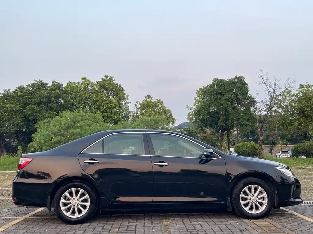 Toyota Camry — миниатюра 18