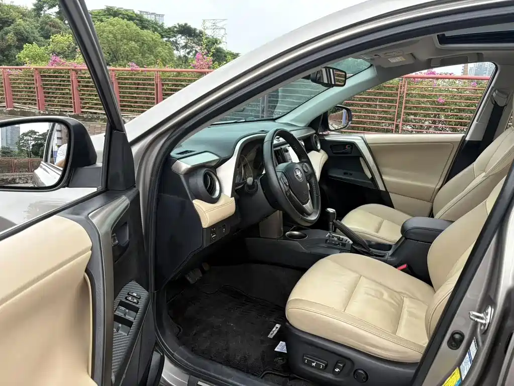 Toyota RAV4 — миниатюра 7