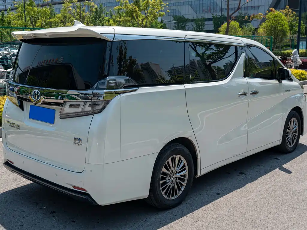 Toyota Vellfire — миниатюра 6