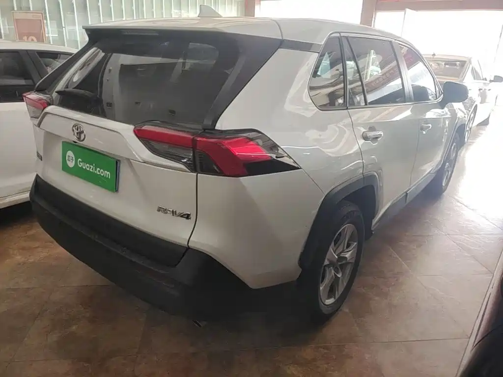 Toyota RAV4 — миниатюра 7