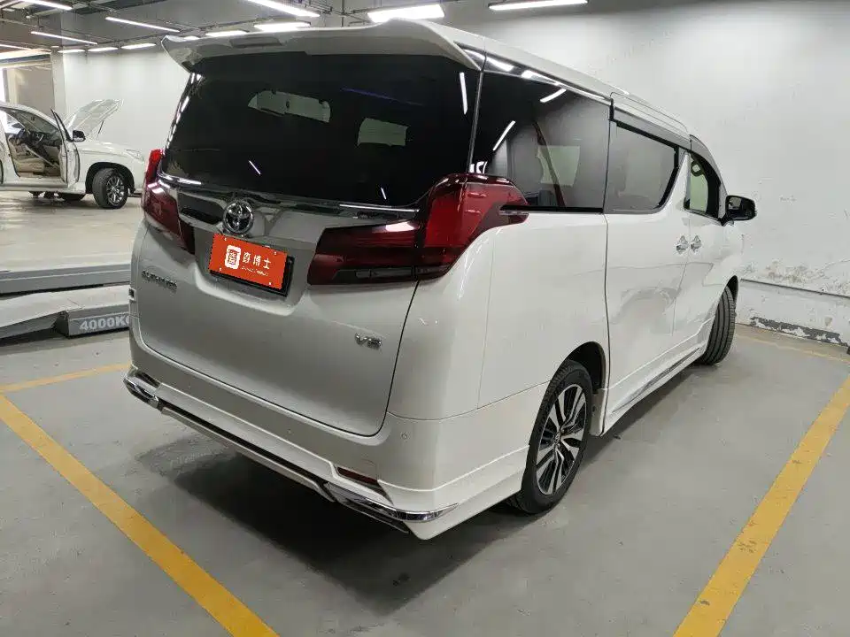 Toyota Alphard — миниатюра 2