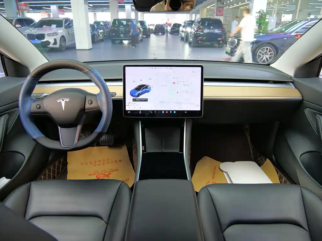 Tesla Model 3 — миниатюра 15