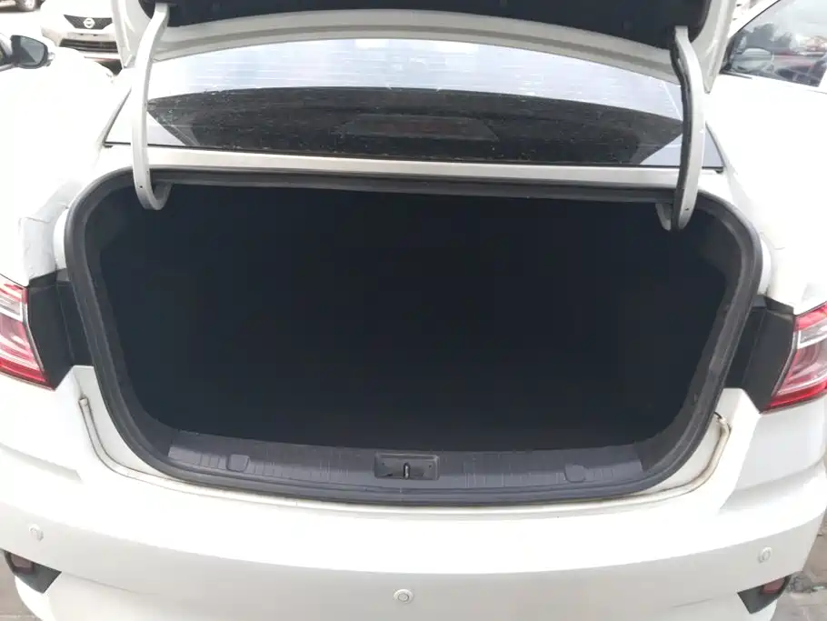 Changan Eado DT — миниатюра 4