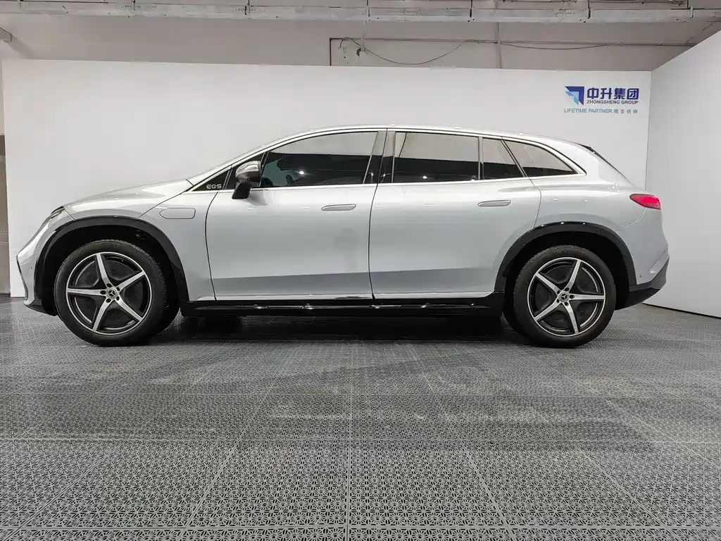 Mercedes-Benz EQS SUV — миниатюра 7