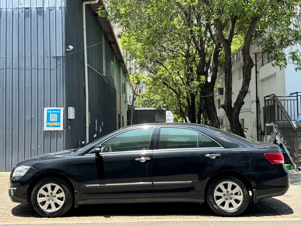 Toyota Camry — миниатюра 12
