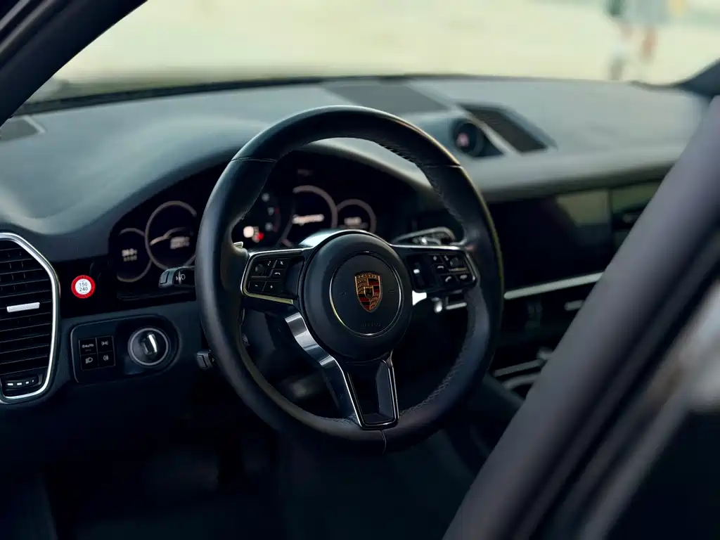 Porsche Cayenne — миниатюра 10