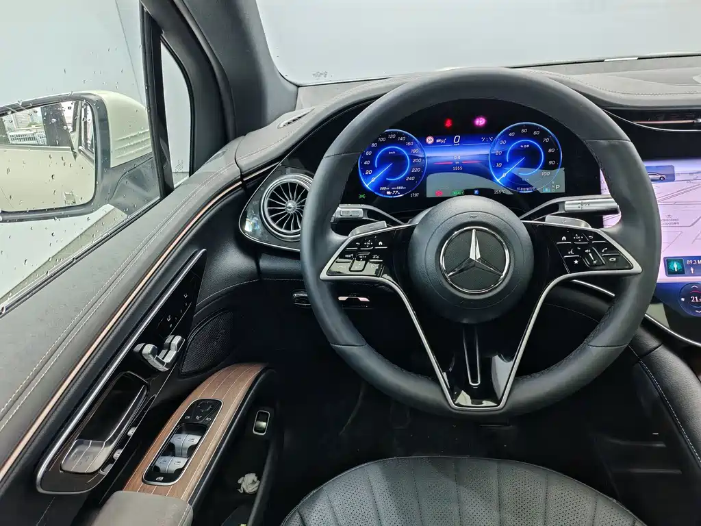 Mercedes-Benz EQS SUV — миниатюра 9