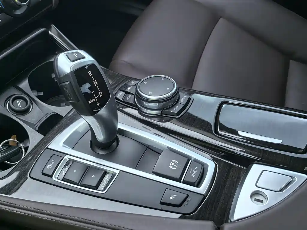BMW 5 Series — миниатюра 4