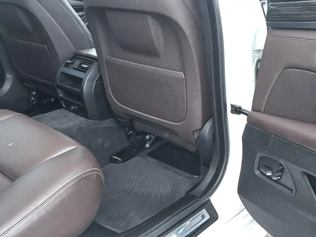 BMW 5 Series — миниатюра 14