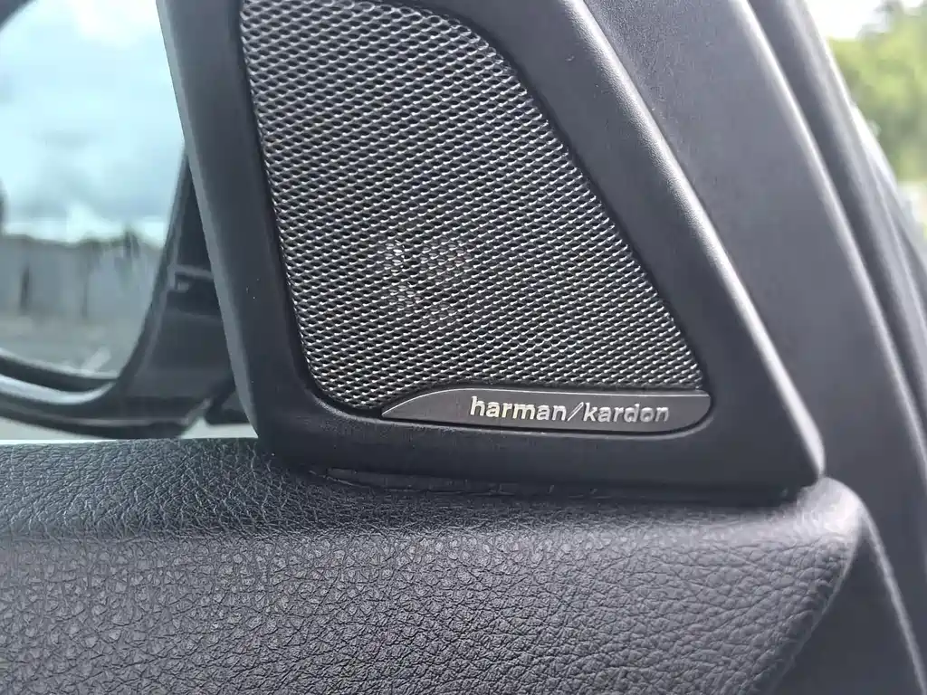 BMW 5 Series — миниатюра 11