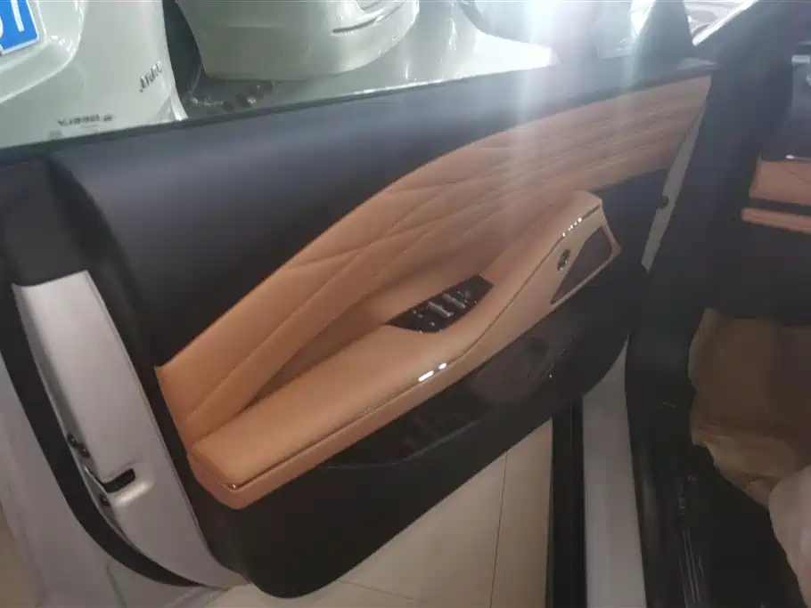 Geely Galaxy Galaxy 8 8 2025 60km EM-i Luxury