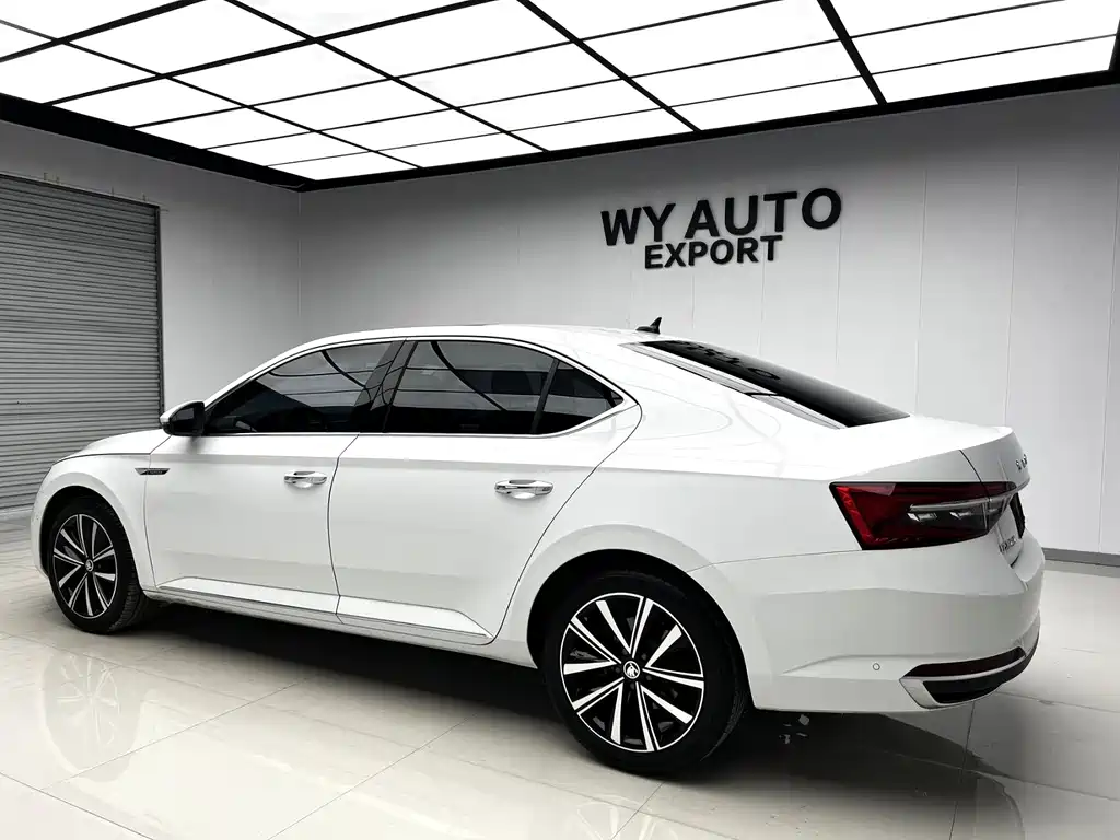 Skoda Superb — миниатюра 6