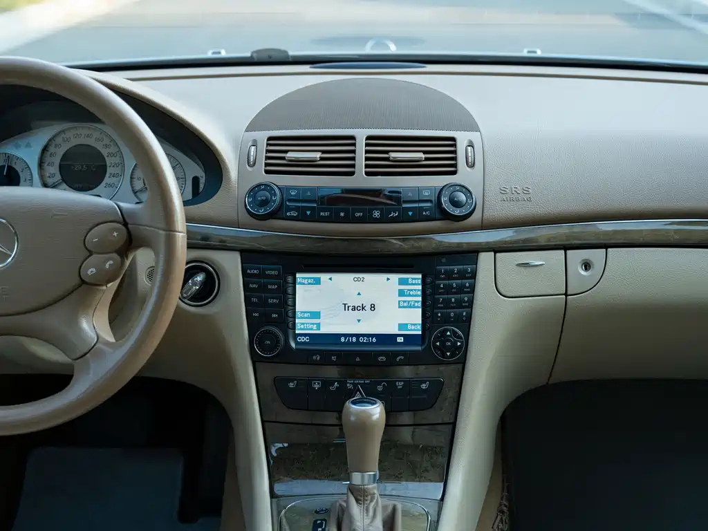 Mercedes-Benz E-Class — миниатюра 13