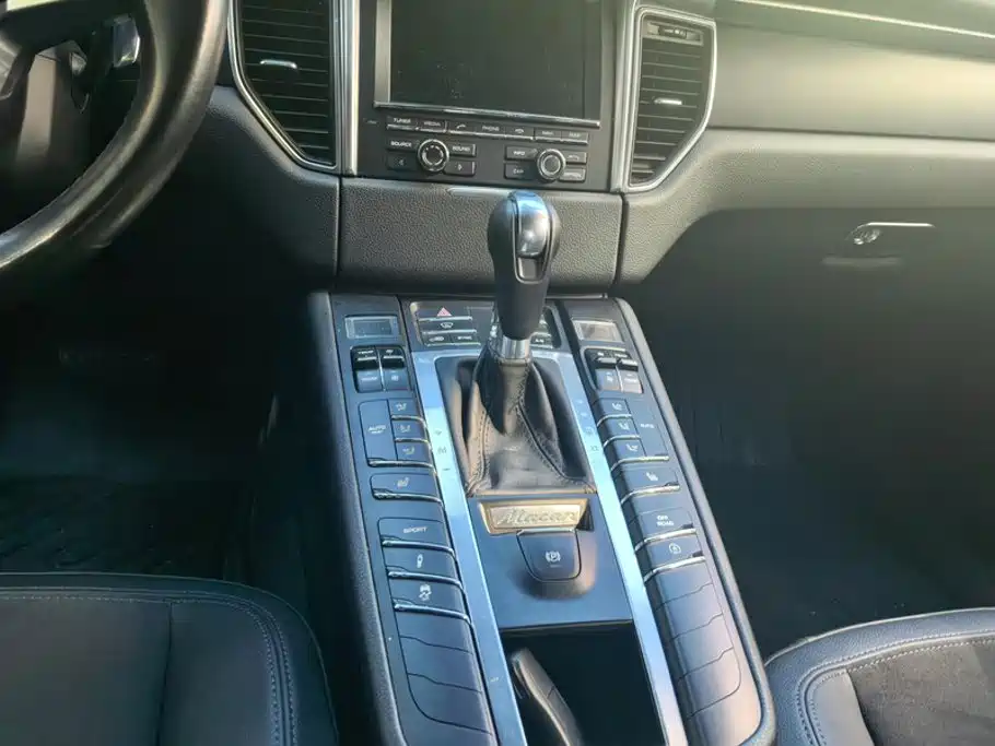Porsche Macan — миниатюра 16