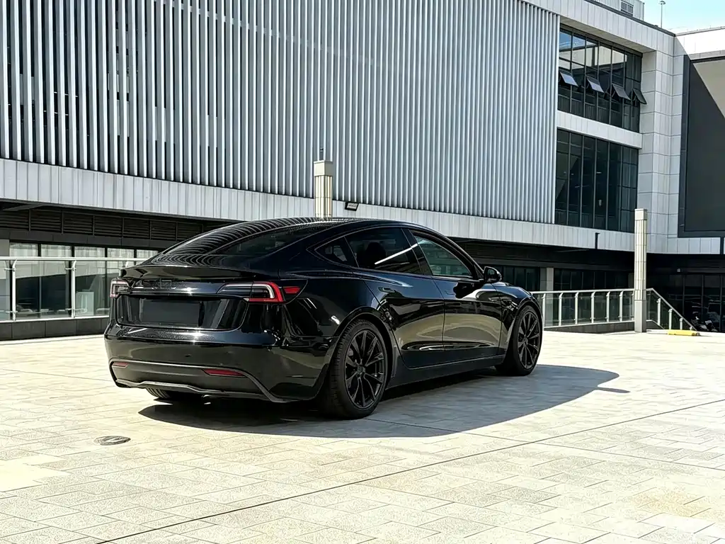 Tesla Model 3 — миниатюра 10