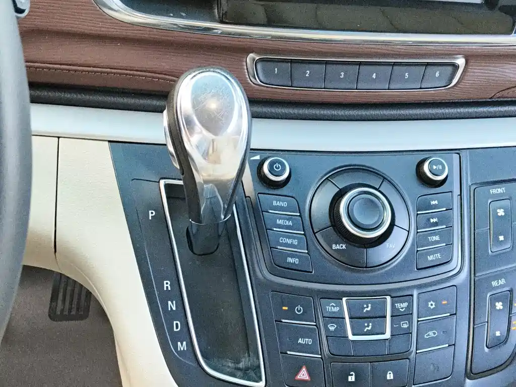 Buick GL8 — миниатюра 12