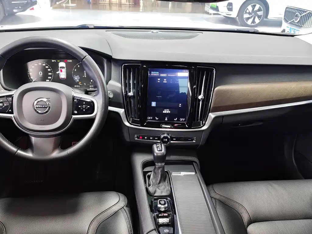 Volvo V90 — миниатюра 3