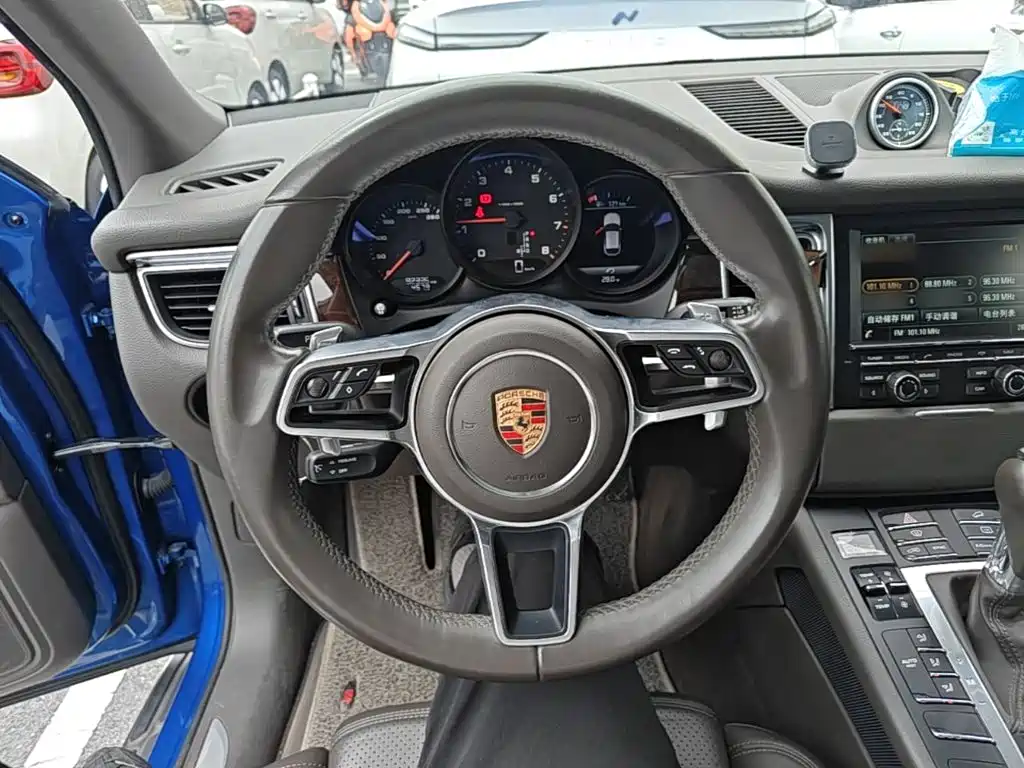 Porsche Macan — миниатюра 11