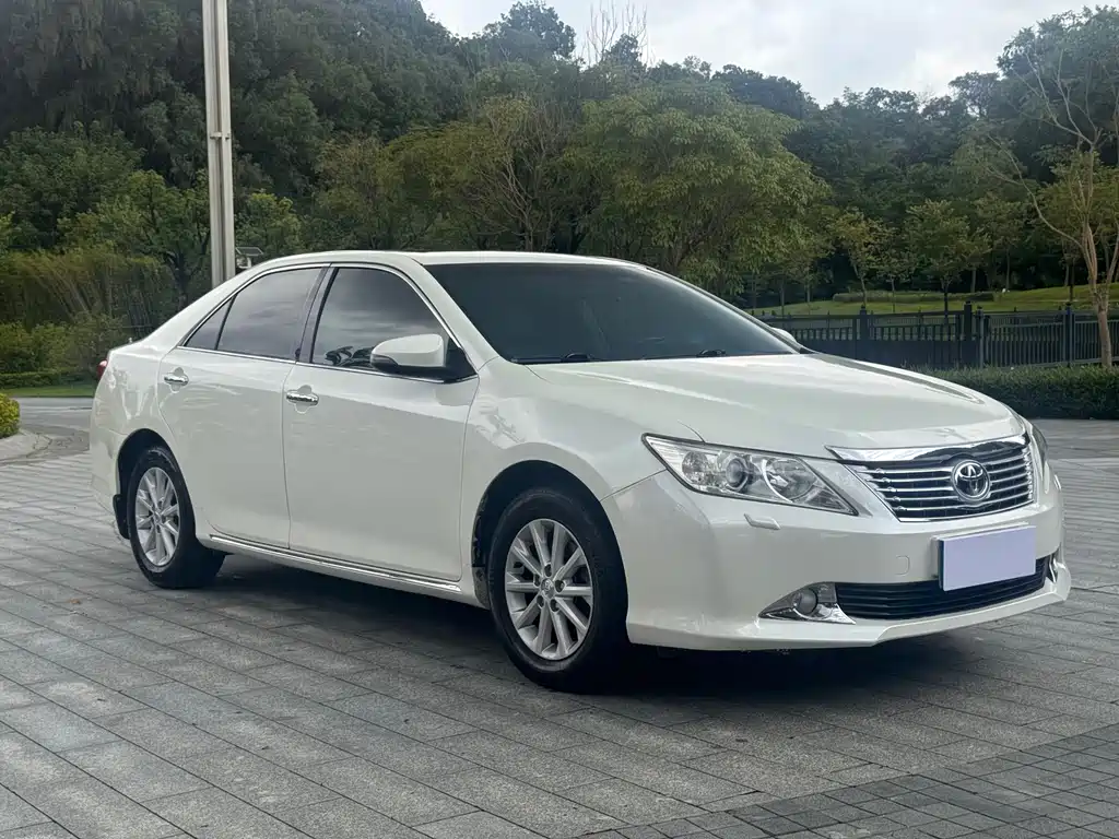 Toyota Camry — миниатюра 3