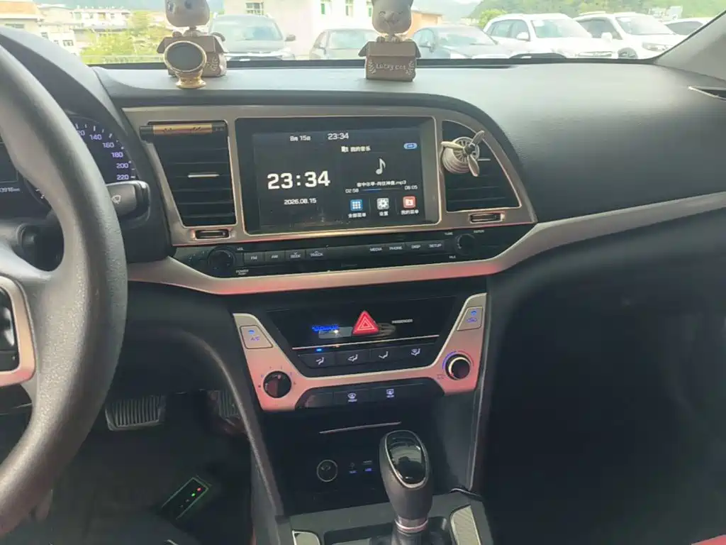 Hyundai Elantra — миниатюра 13