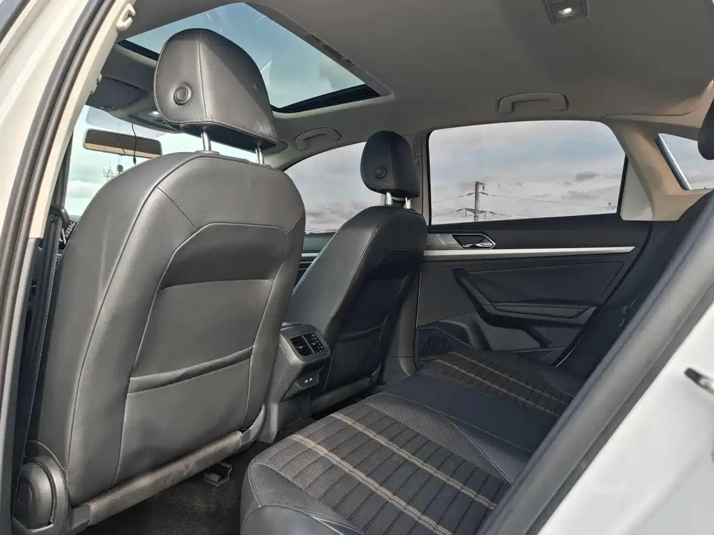 Volkswagen Lavida — миниатюра 5