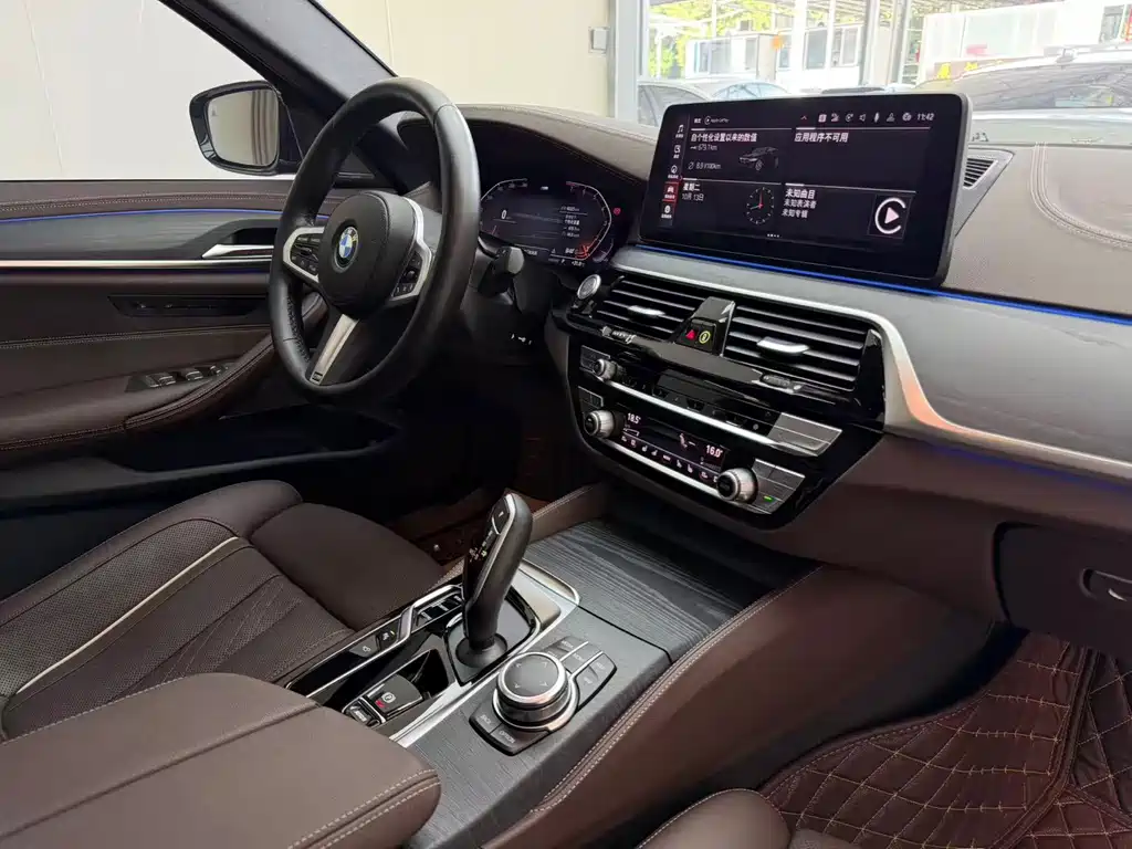 BMW 5 Series — миниатюра 4