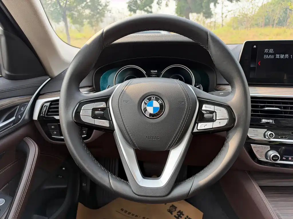 BMW 5 Series New Energy — миниатюра 16