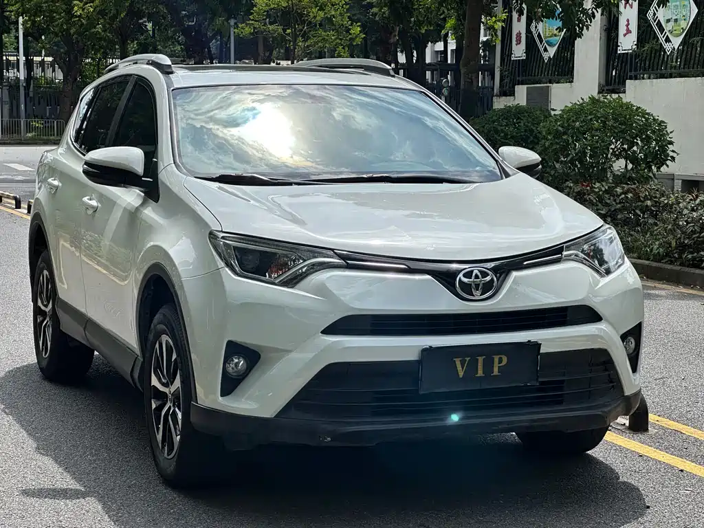 Toyota RAV4 — миниатюра 3