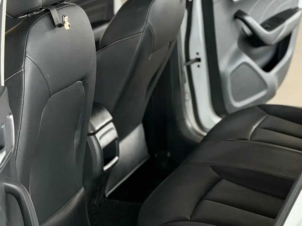 Roewe Roewe i6 Classic — миниатюра 6