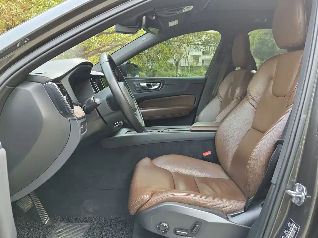 Volvo XC60 2021 T5 Luxury