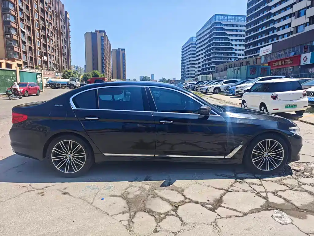 BMW 5 Series New Energy — миниатюра 5