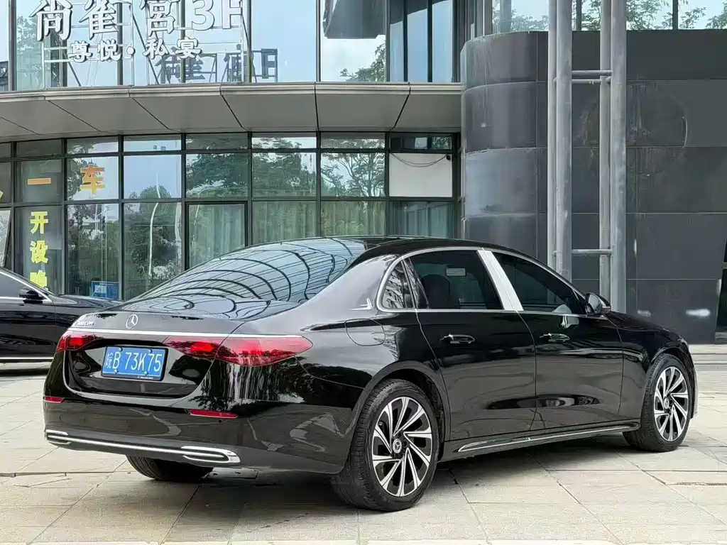 Mercedes-Benz E-Class — миниатюра 5