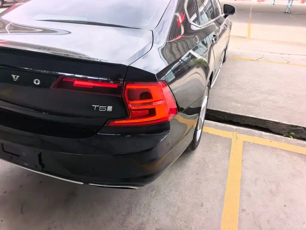 Volvo S90 — миниатюра 8