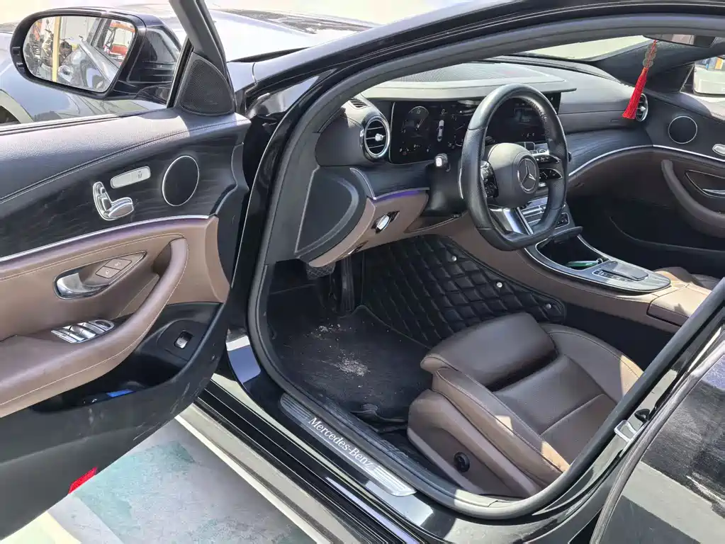 Mercedes-Benz E-Class — миниатюра 3