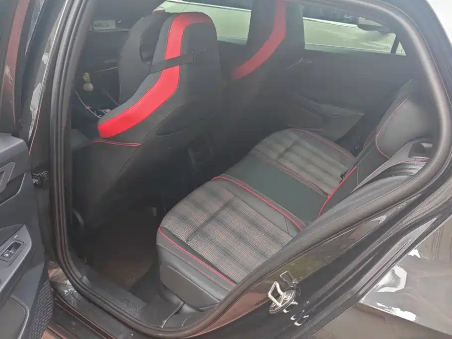 Volkswagen Golf GTI — миниатюра 11